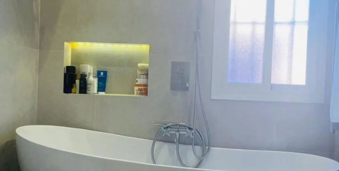 Sale of middle floor apartment in Estepona 10