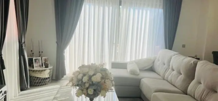 Sale of middle floor apartment in Estepona 1