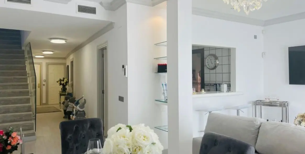 Продажа апартаментов на среднем этаже в Estepona 3