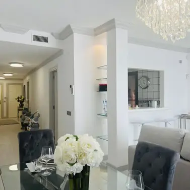 Sale of middle floor apartment in Estepona