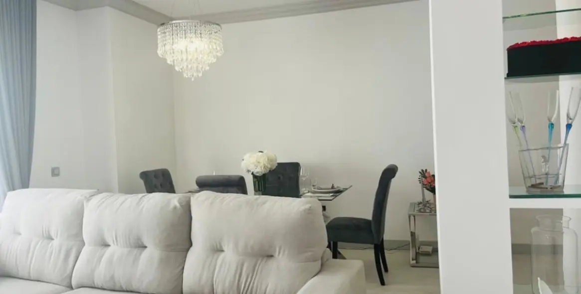 Продажа апартаментов на среднем этаже в Estepona 4