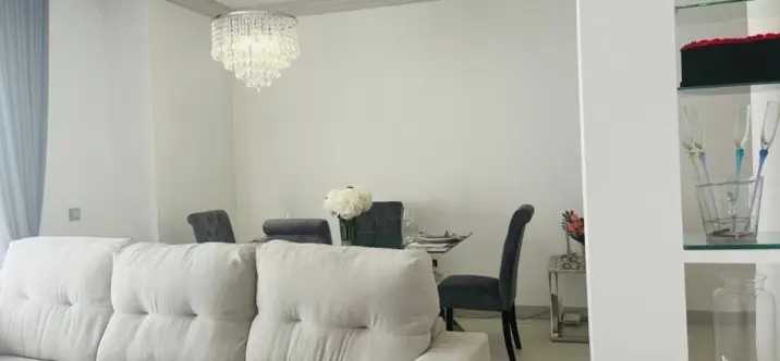 Sale of middle floor apartment in Estepona 3