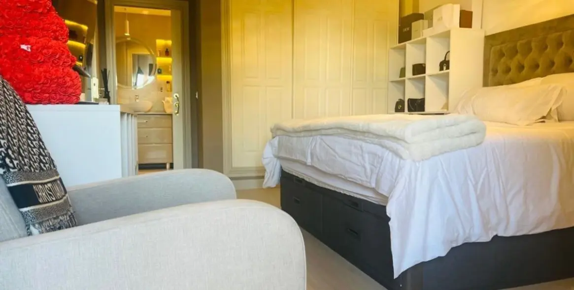 Продажа апартаментов на среднем этаже в Estepona 6