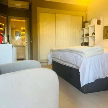 Sale of middle floor apartment in Estepona