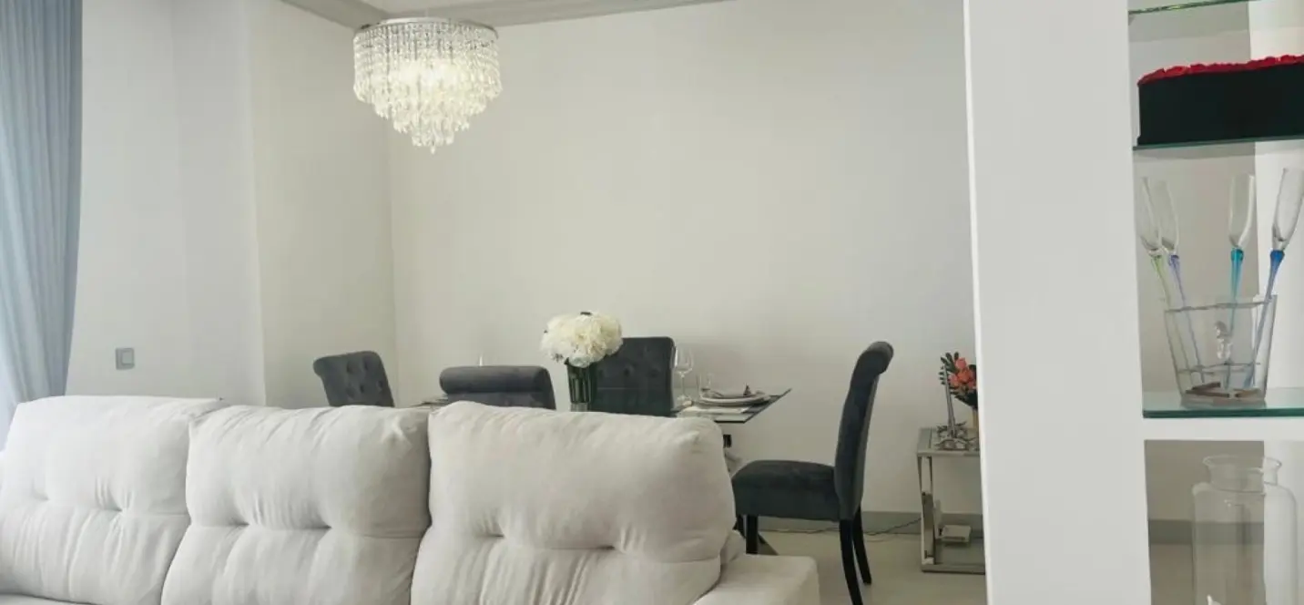 Sale of middle floor apartment in Estepona 3