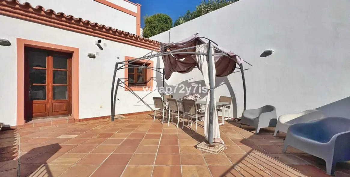 Продажа дома на две семьи в Benahavís 16