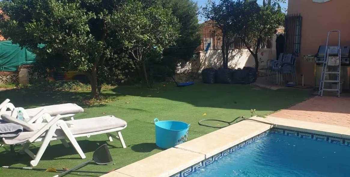 Sale of detached villa in Benalmadena 1