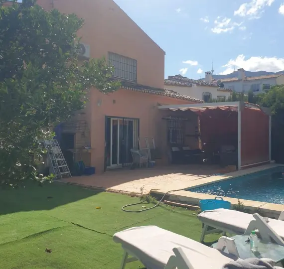 Detached villa R5046919