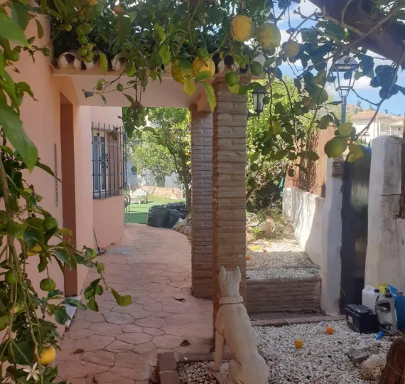 Detached villa R5046919