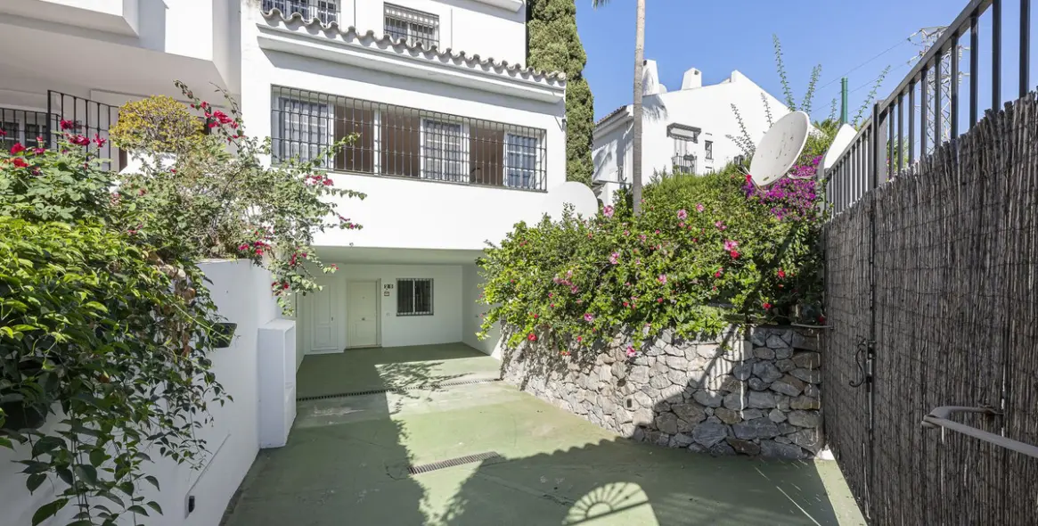 Продажа дома на две семьи в Nueva Andalucía (район Nueva Andalucía) 2