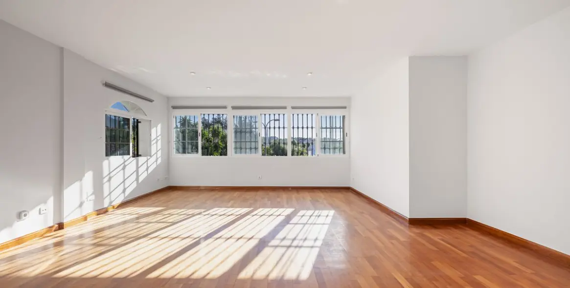 Продажа дома на две семьи в Nueva Andalucía (район Nueva Andalucía) 7