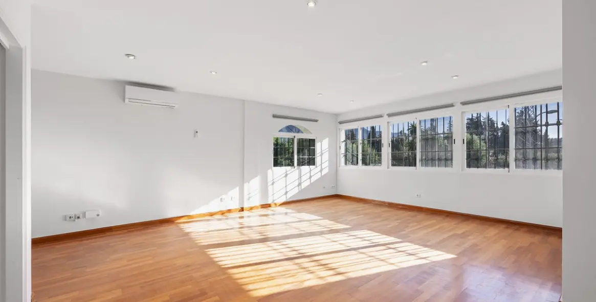 Продажа дома на две семьи в Nueva Andalucía (район Nueva Andalucía) 8