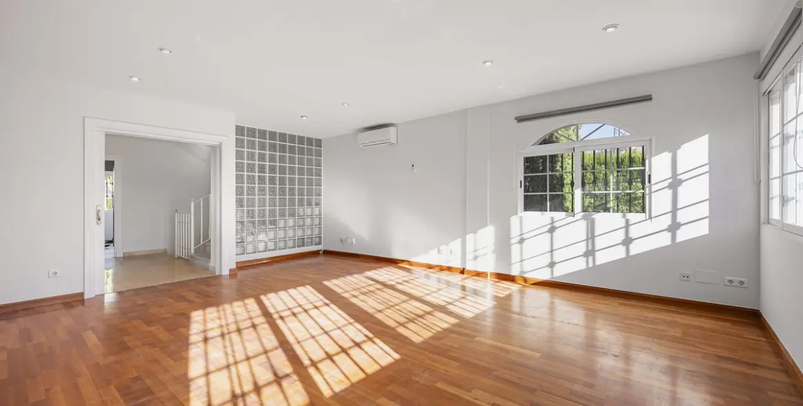 Продажа дома на две семьи в Nueva Andalucía (район Nueva Andalucía) 9