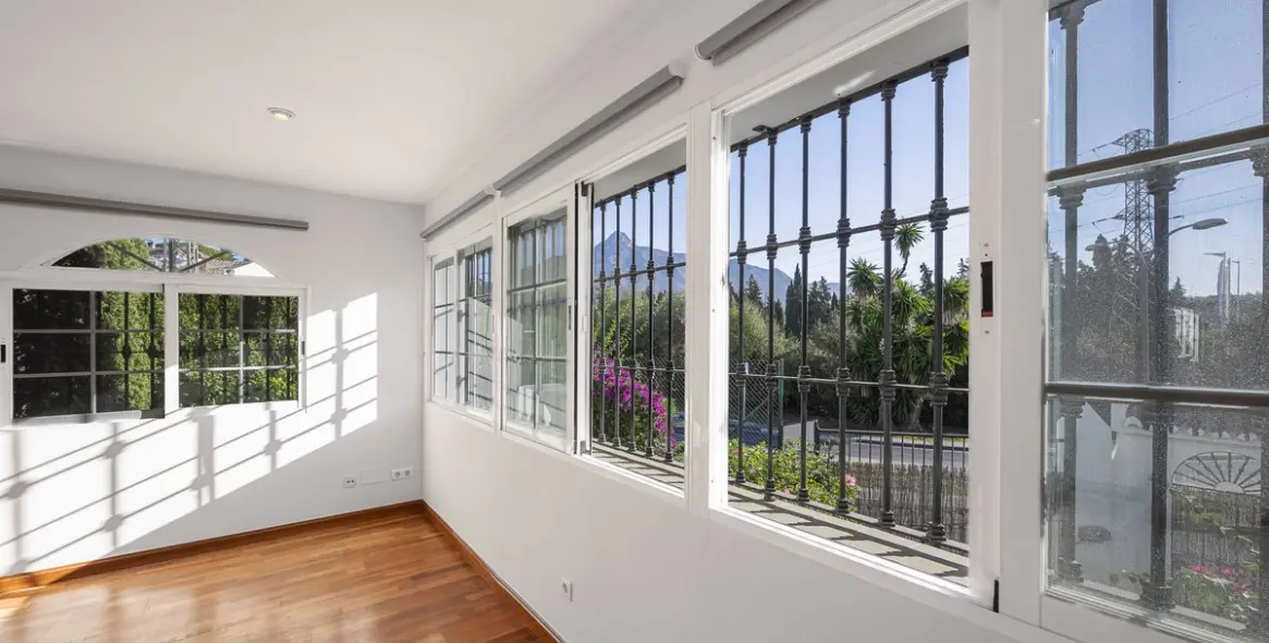 Продажа дома на две семьи в Nueva Andalucía (район Nueva Andalucía) 11