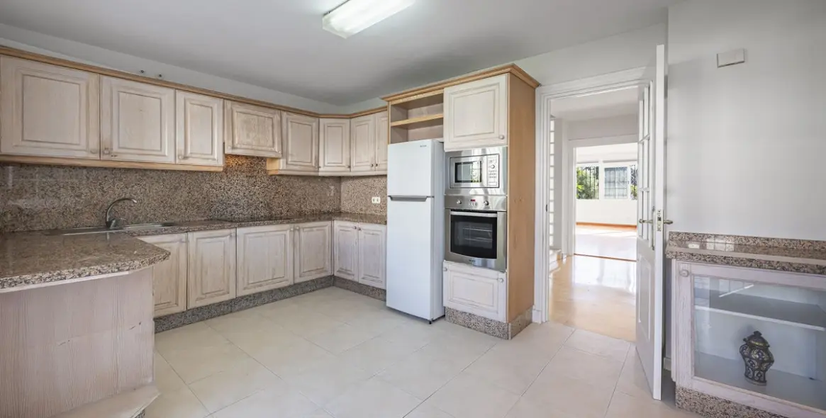 Продажа дома на две семьи в Nueva Andalucía (район Nueva Andalucía) 13