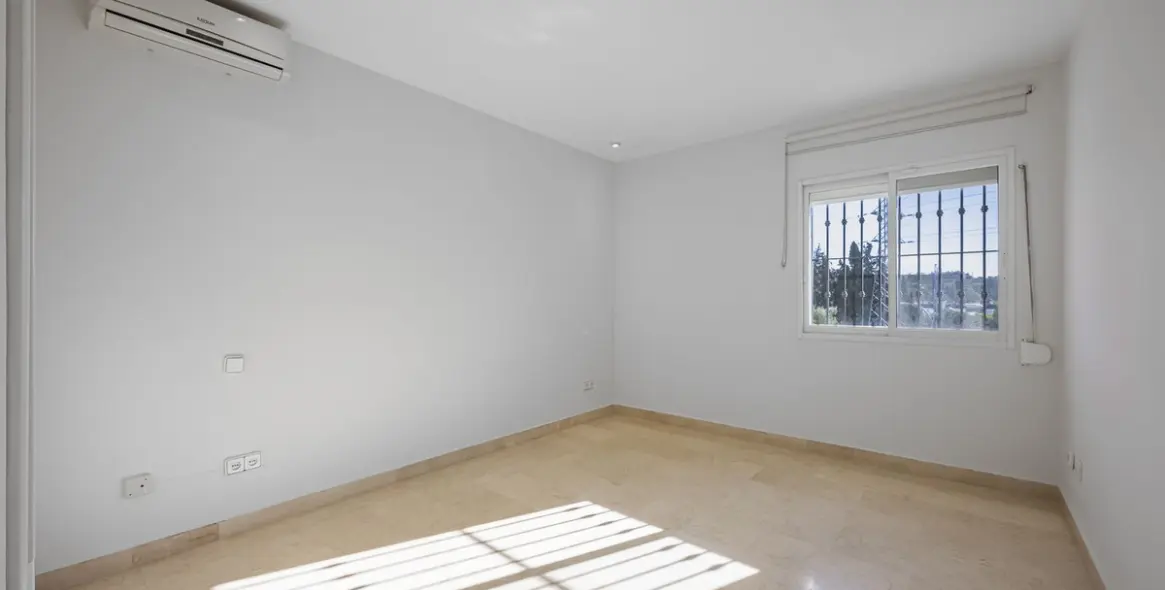 Продажа дома на две семьи в Nueva Andalucía (район Nueva Andalucía) 20