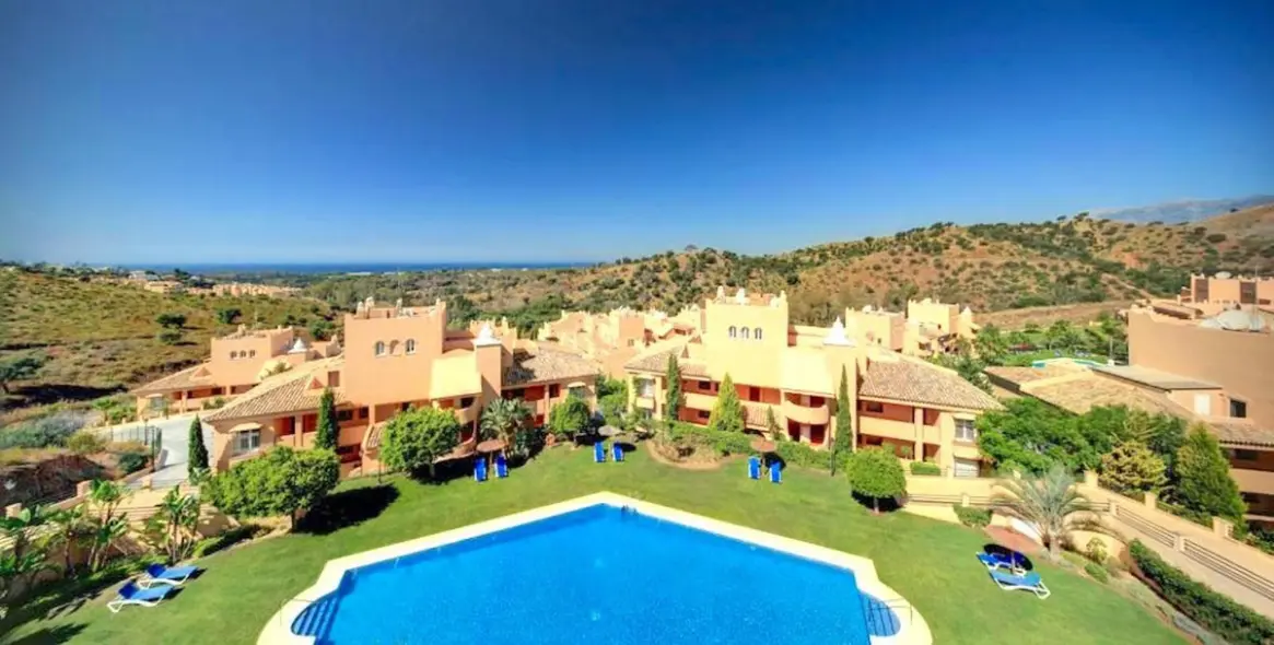 Sale of penthouse duplex in Elviria 1