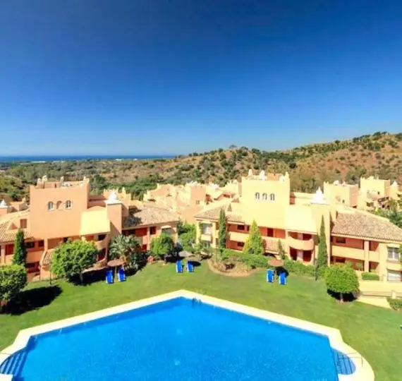 Sale of penthouse duplex in Elviria