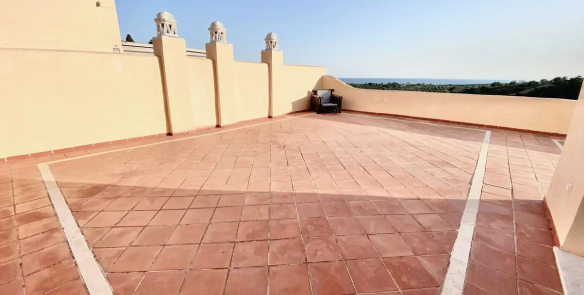 Sale of penthouse duplex in Elviria 3