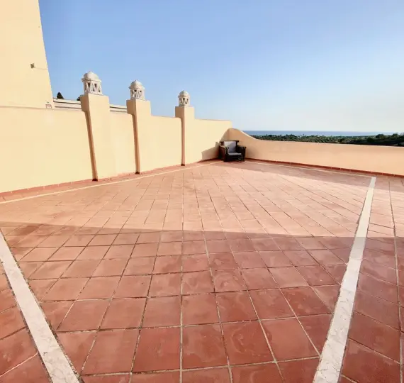 Sale of penthouse duplex in Elviria