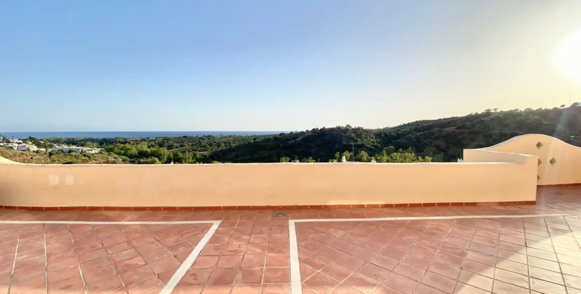 Sale of penthouse duplex in Elviria 8