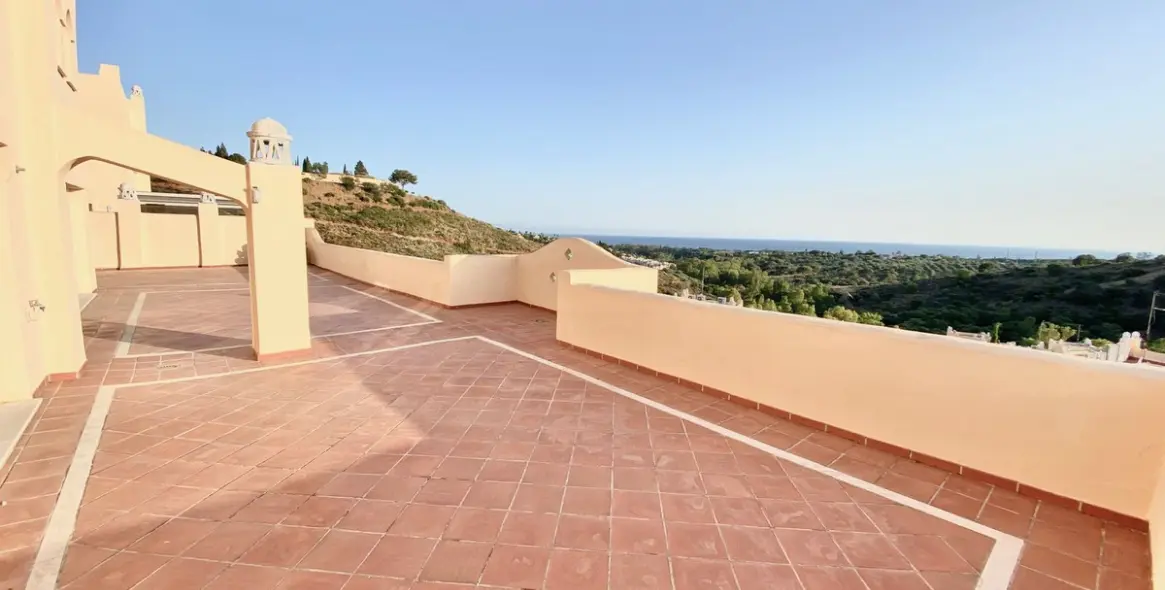 Sale of penthouse duplex in Elviria 9