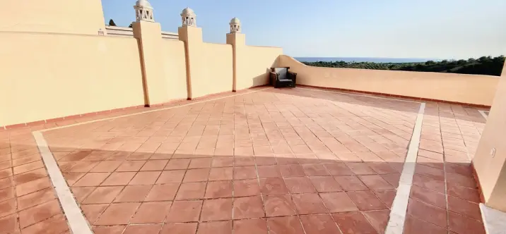 Sale of penthouse duplex in Elviria 1