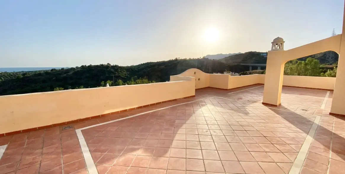 Sale of penthouse duplex in Elviria 6