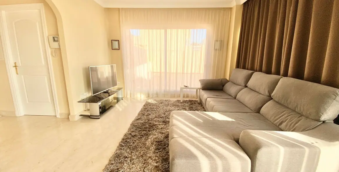 Sale of penthouse duplex in Elviria 10