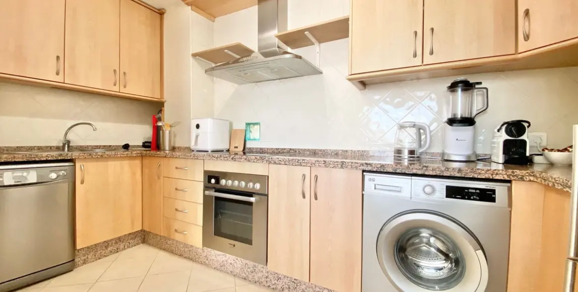 Sale of penthouse duplex in Elviria 16