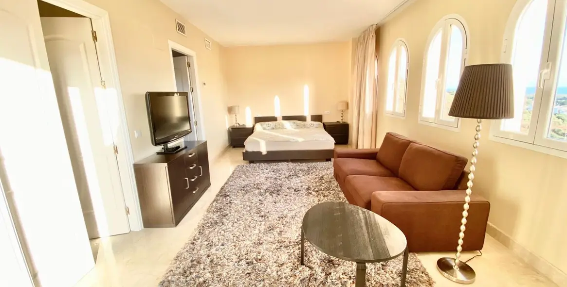 Sale of penthouse duplex in Elviria 20