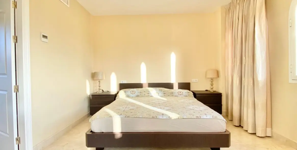 Sale of penthouse duplex in Elviria 22