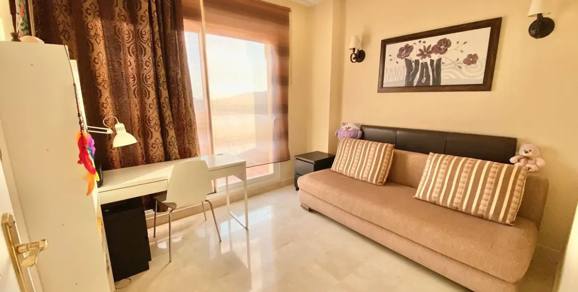 Sale of penthouse duplex in Elviria 27