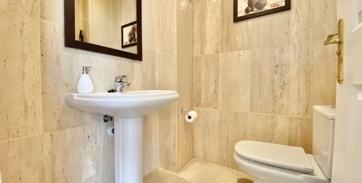 Sale of penthouse duplex in Elviria 29