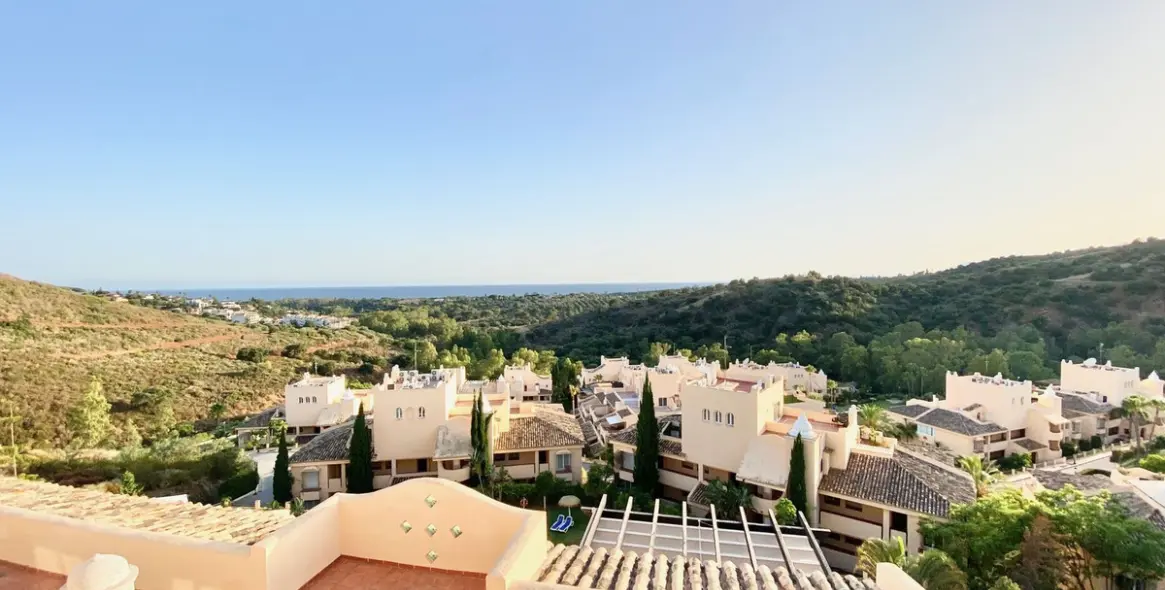 Sale of penthouse duplex in Elviria 32