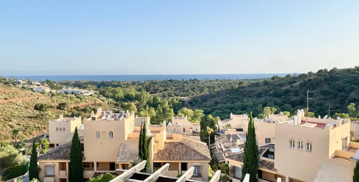 Sale of penthouse duplex in Elviria 34