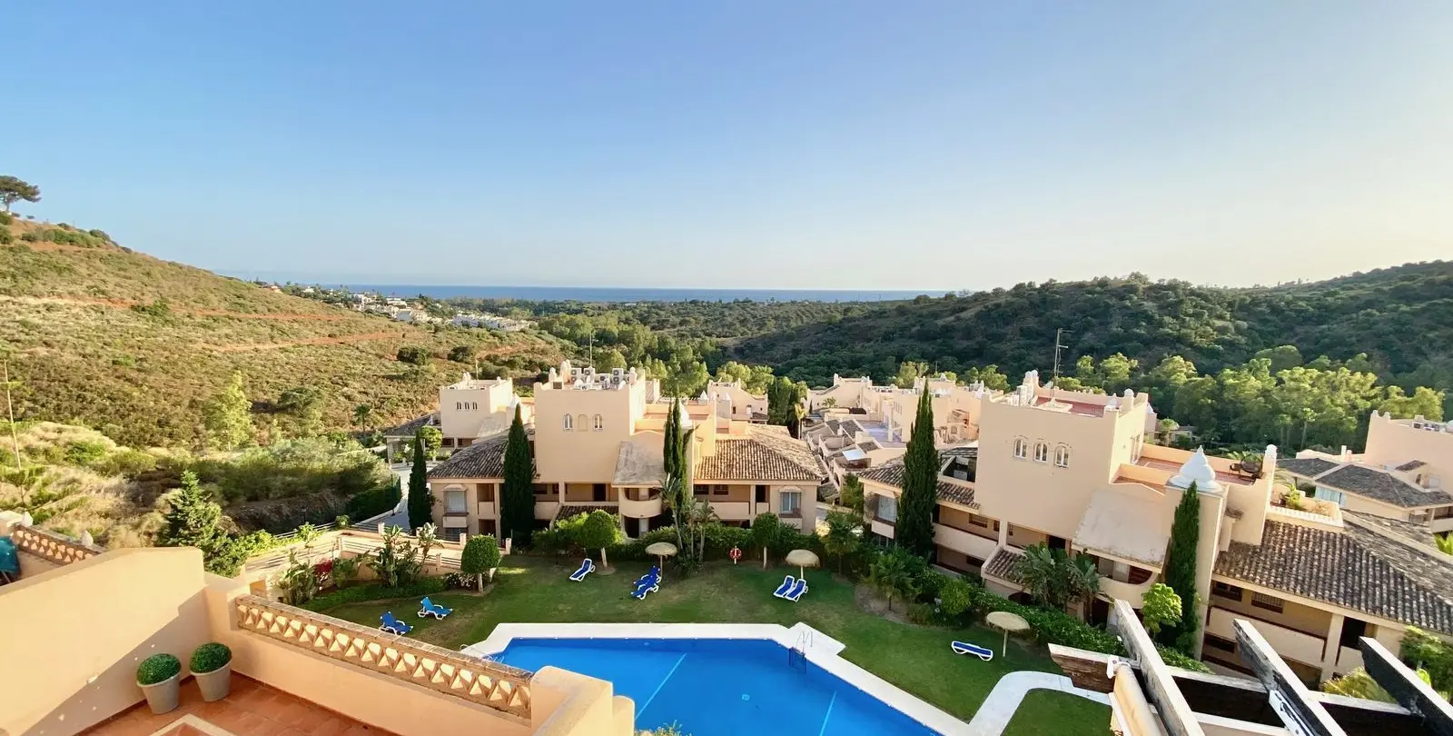 Sale of penthouse duplex in Elviria 1