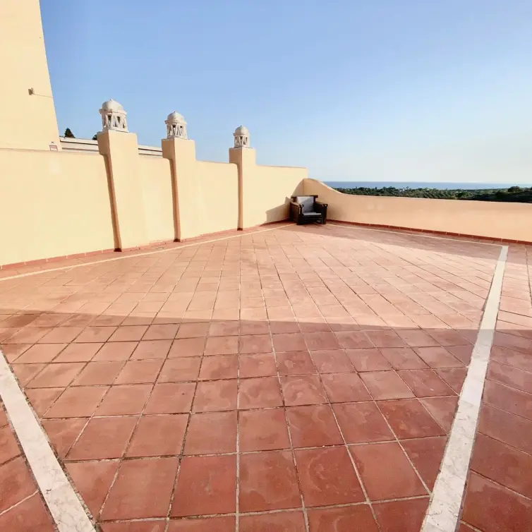 Venta de ático dúplex en Elviria