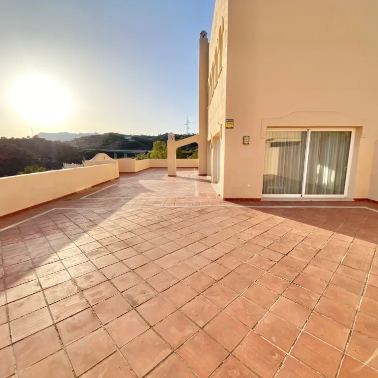 Venta de ático dúplex en Elviria