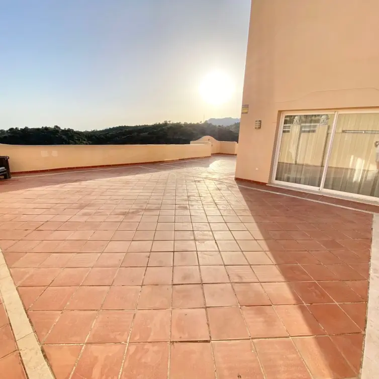 Venta de ático dúplex en Elviria