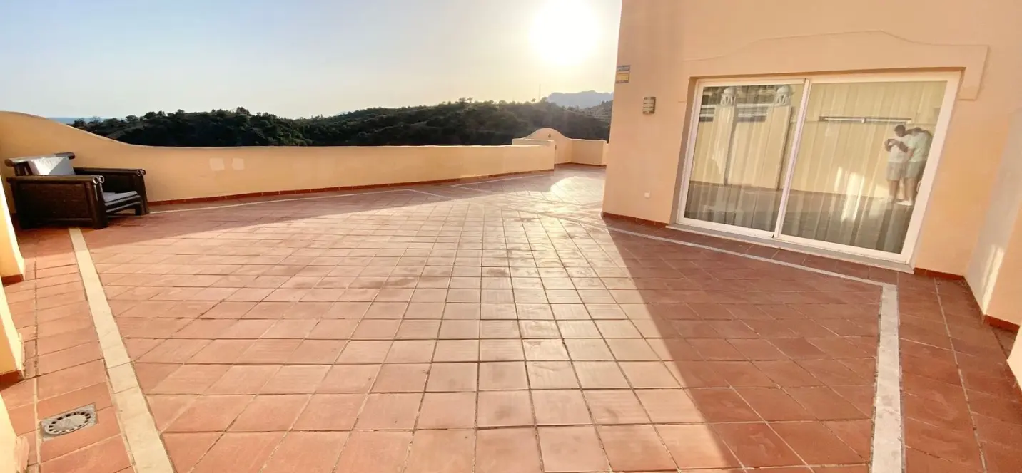 Venta de ático dúplex en Elviria 3