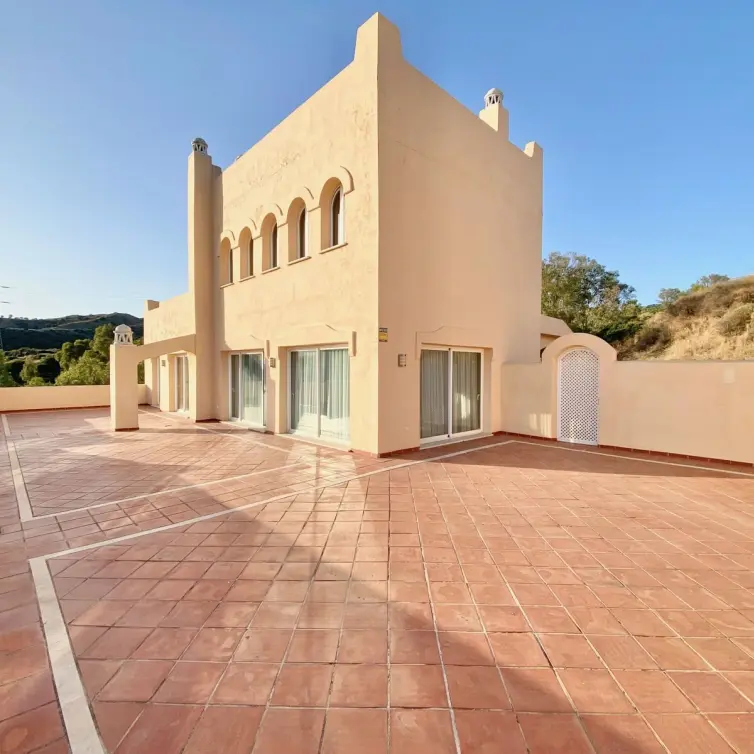 Venta de ático dúplex en Elviria