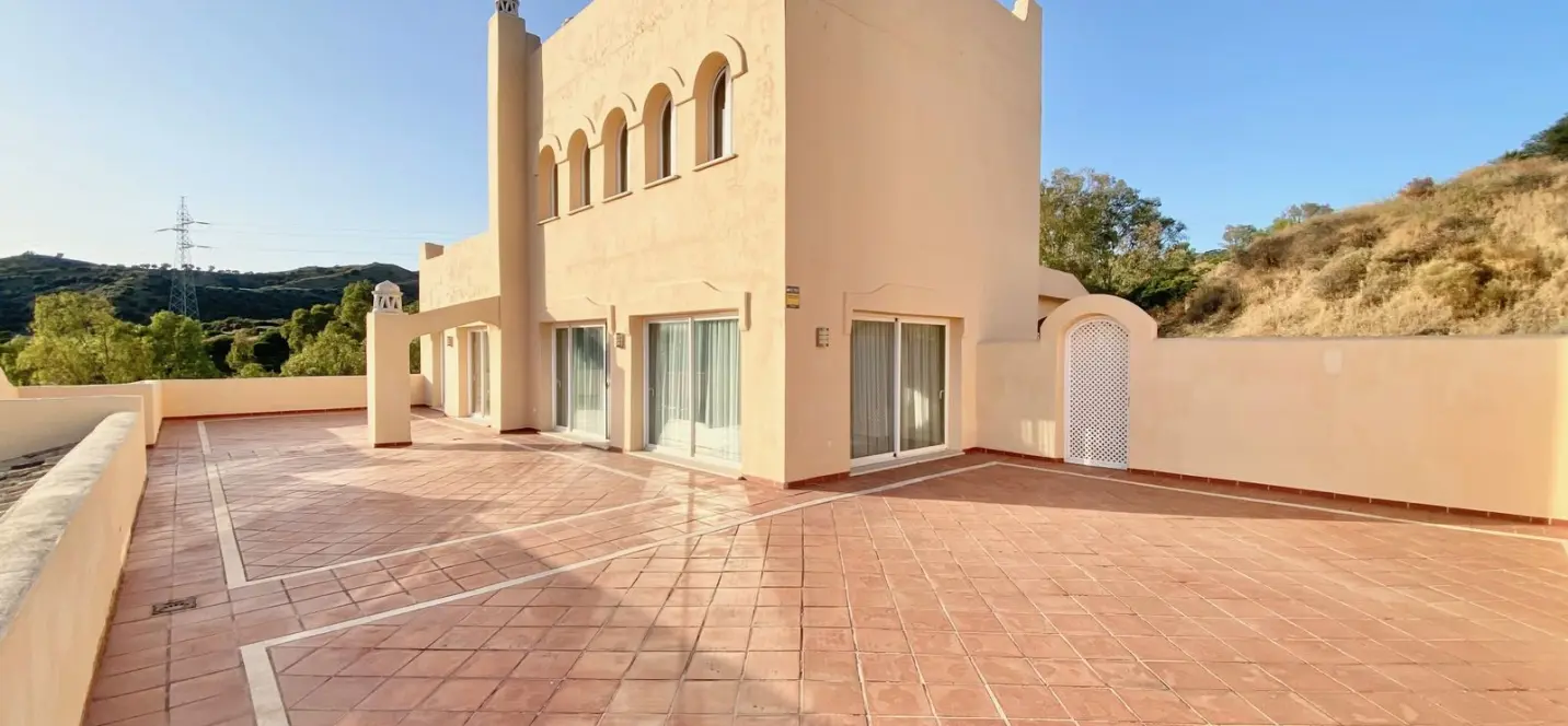 Venta de ático dúplex en Elviria 4