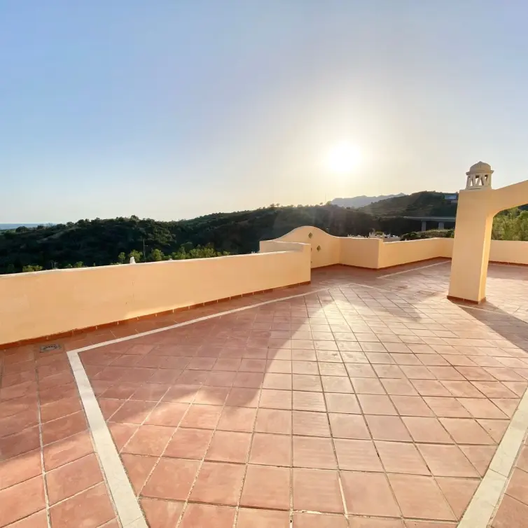 Venta de ático dúplex en Elviria