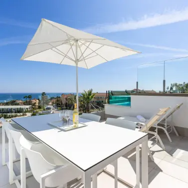 Sale of middle floor apartment in Mijas