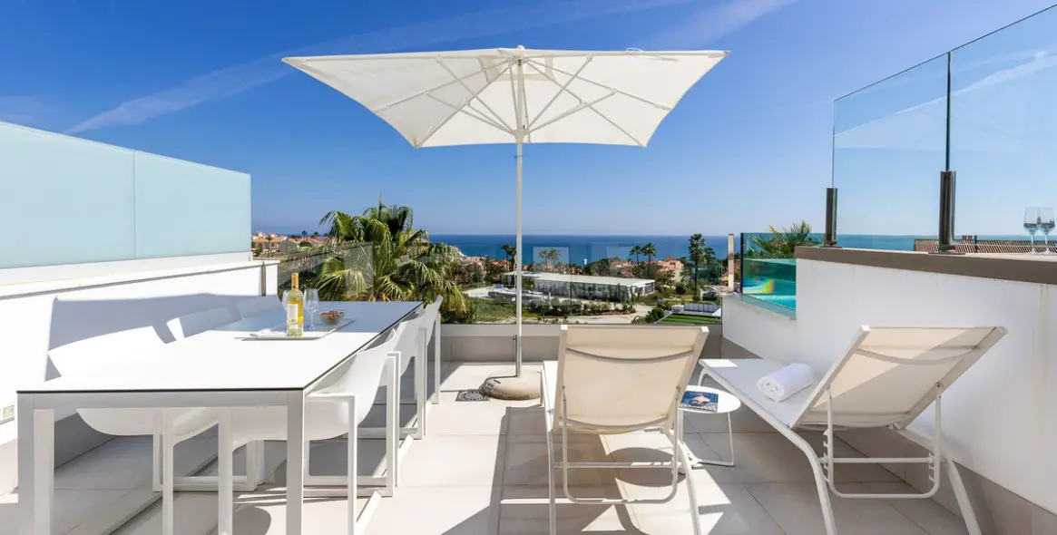 Sale of middle floor apartment in Mijas 2