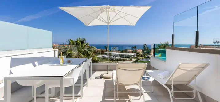 Sale of middle floor apartment in Mijas 1