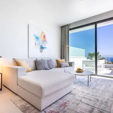 Sale of middle floor apartment in Mijas