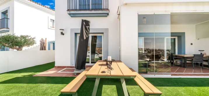 Sale of ground floor apartment in El Paraiso 0