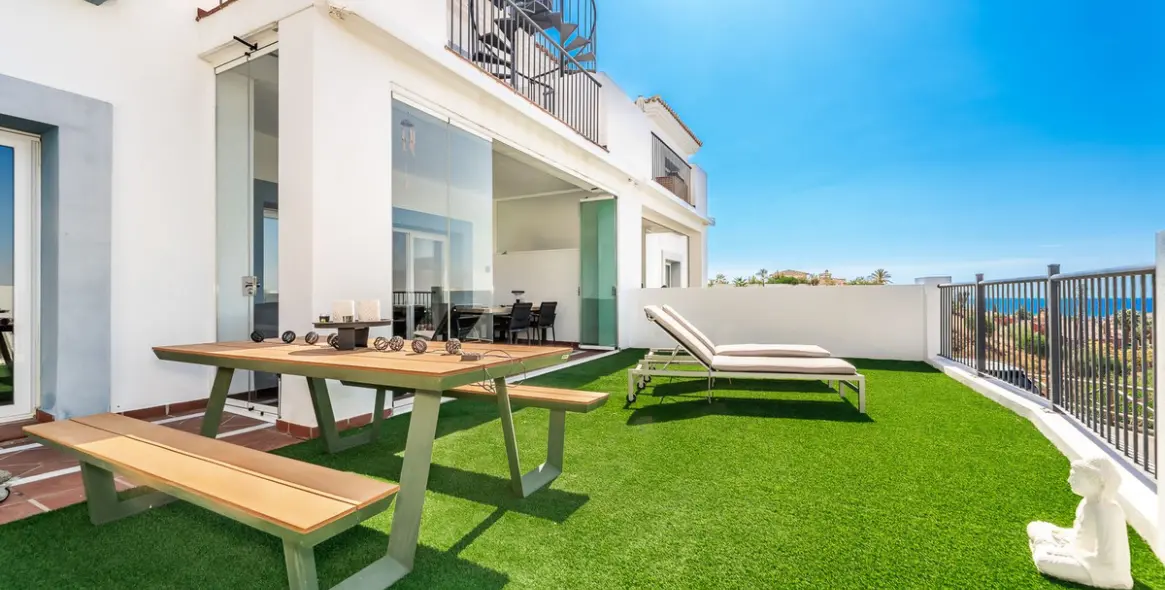 Sale of ground floor apartment in El Paraiso 2